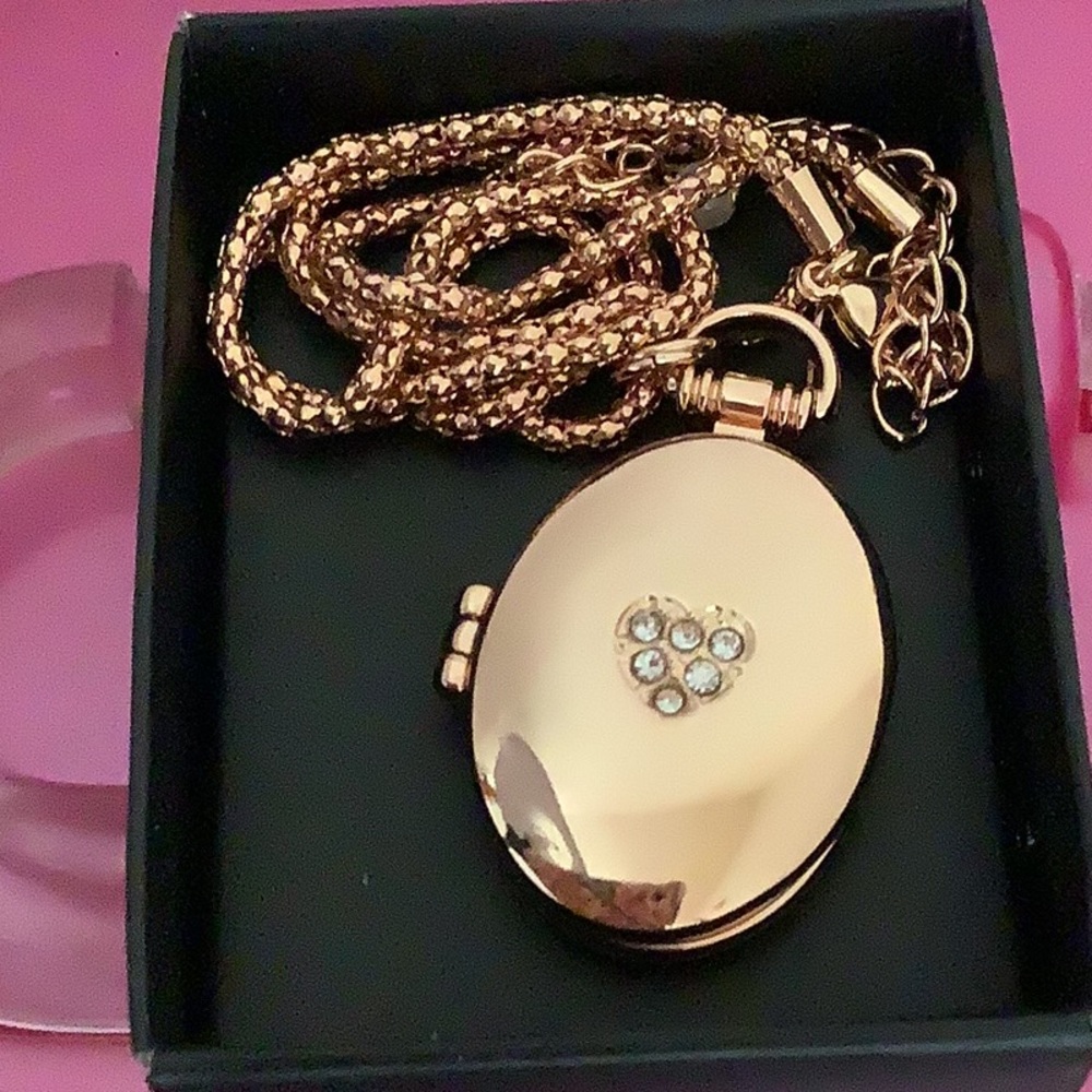 Avon Oval Locket Necklace(Rose Gold color)